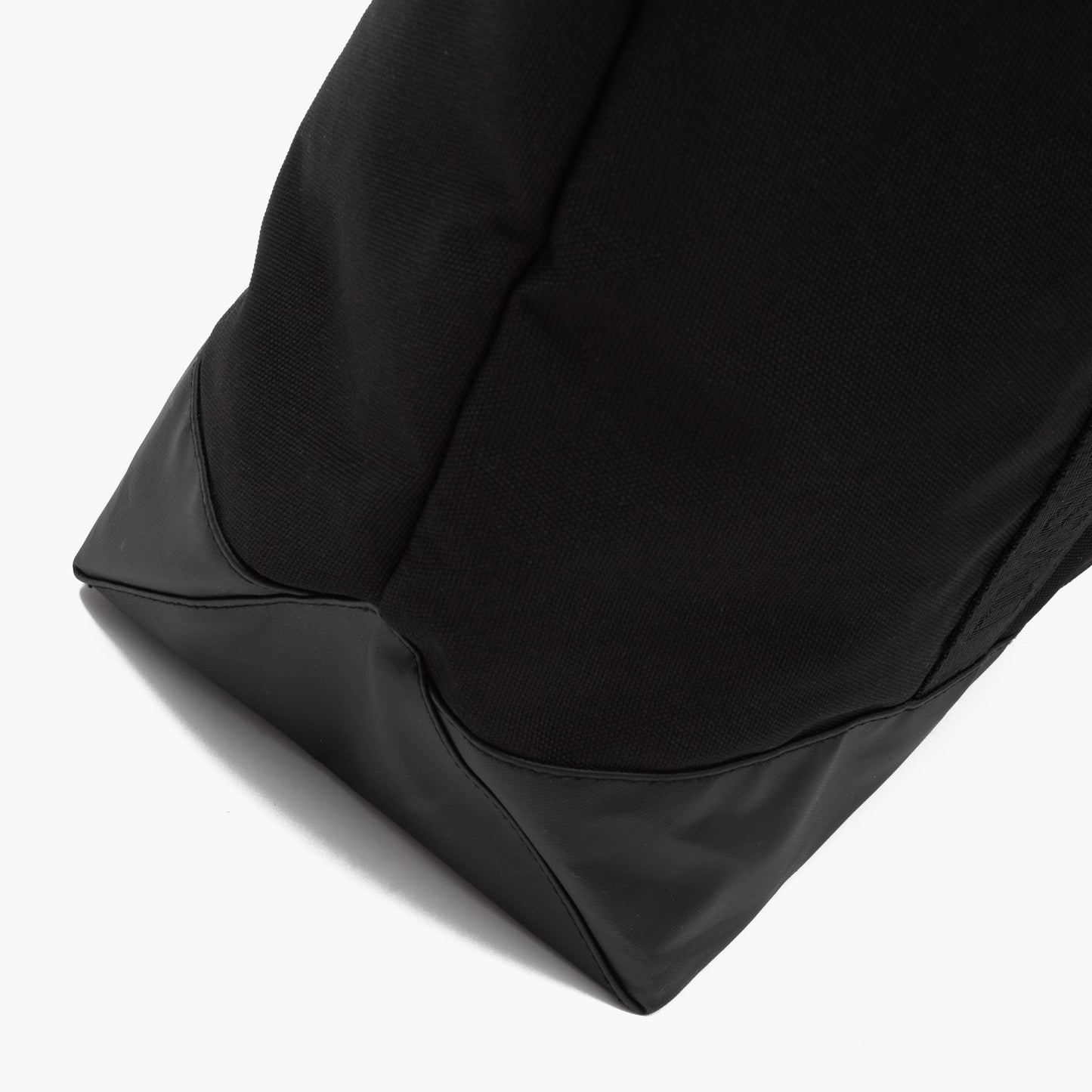 Straka Tote Bag - Black