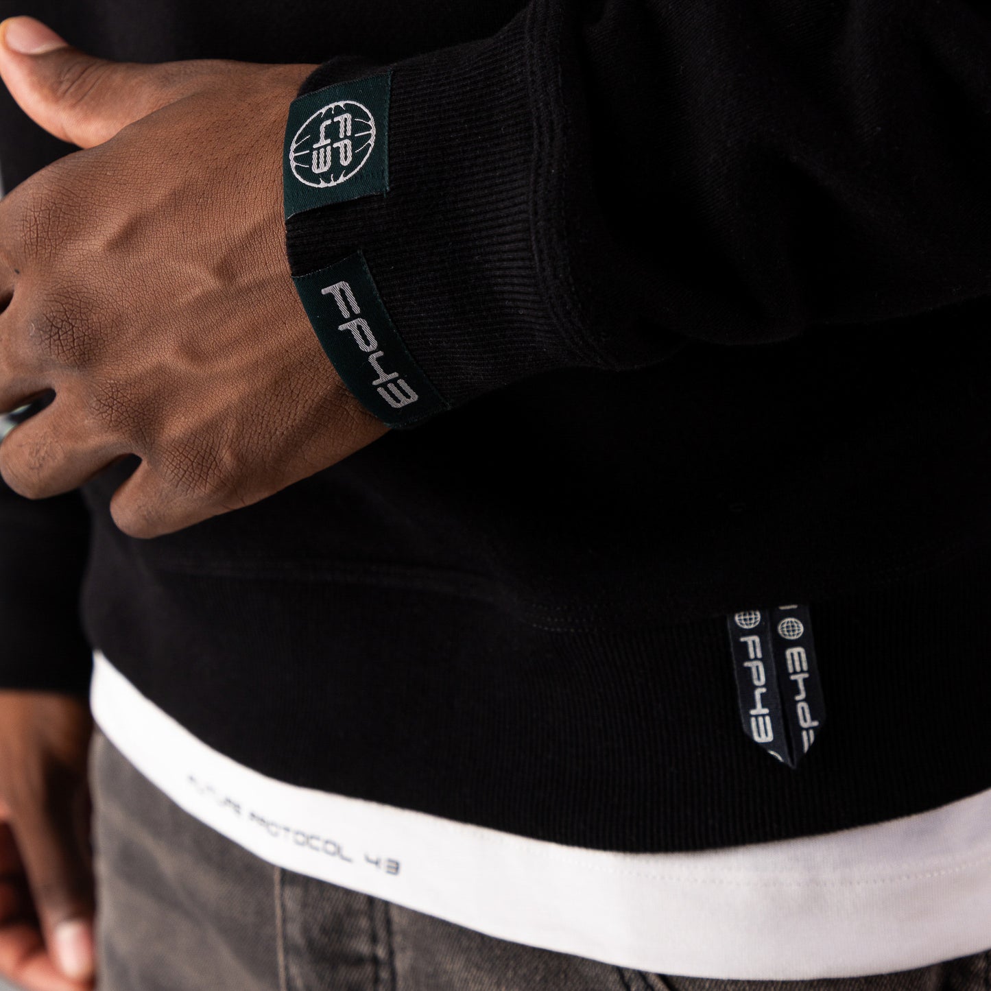 C4RTR1DG3 Sweat  - Black