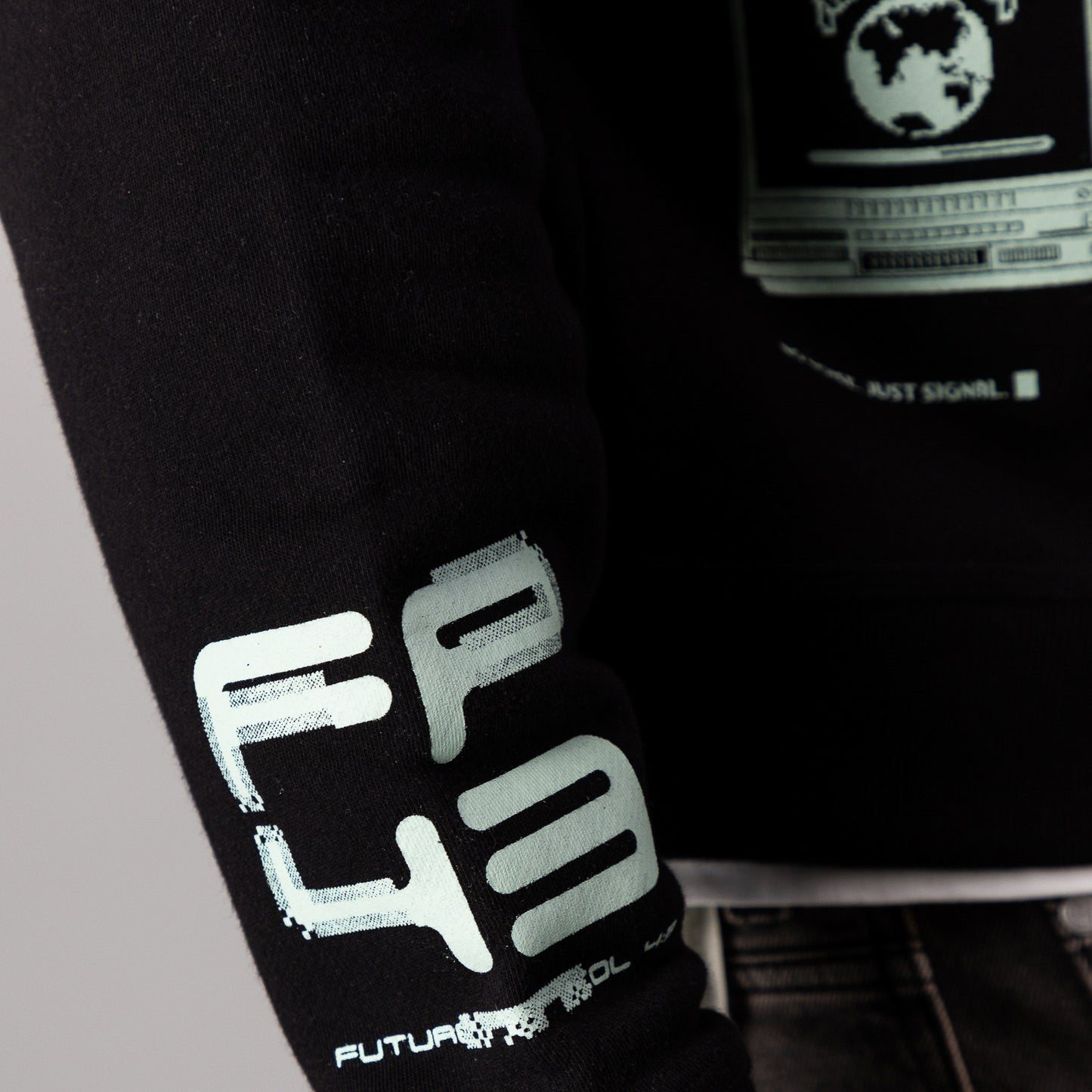 C4RTR1DG3 Sweat  - Black