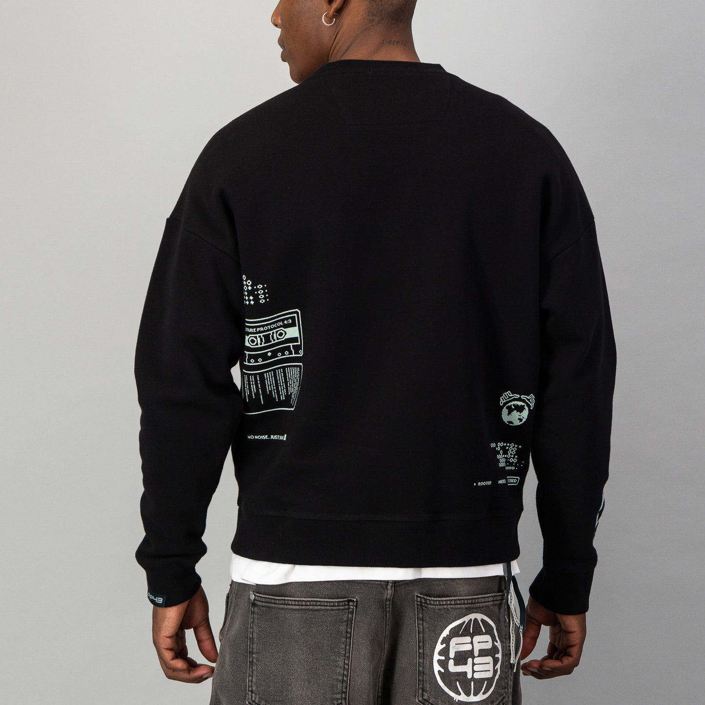 C4RTR1DG3 Sweat  - Black
