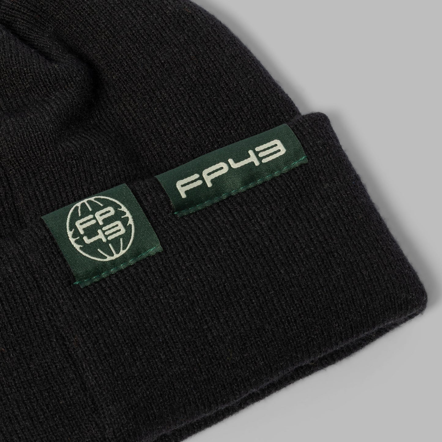 R3M0T3 Beanie  - Black
