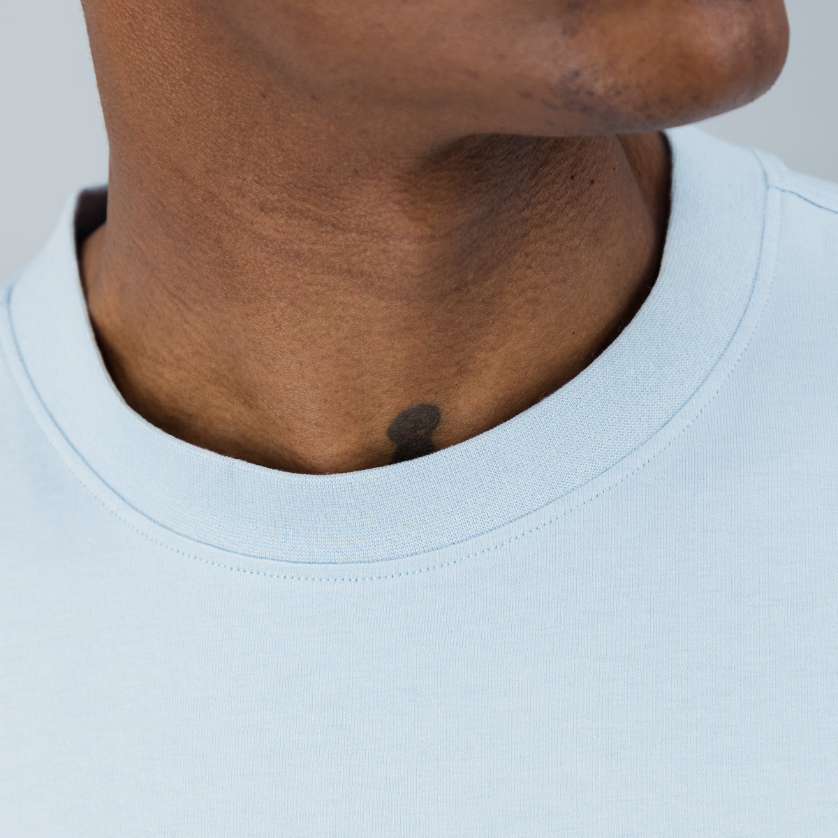 L0CKY43 Tee  - Light Blue