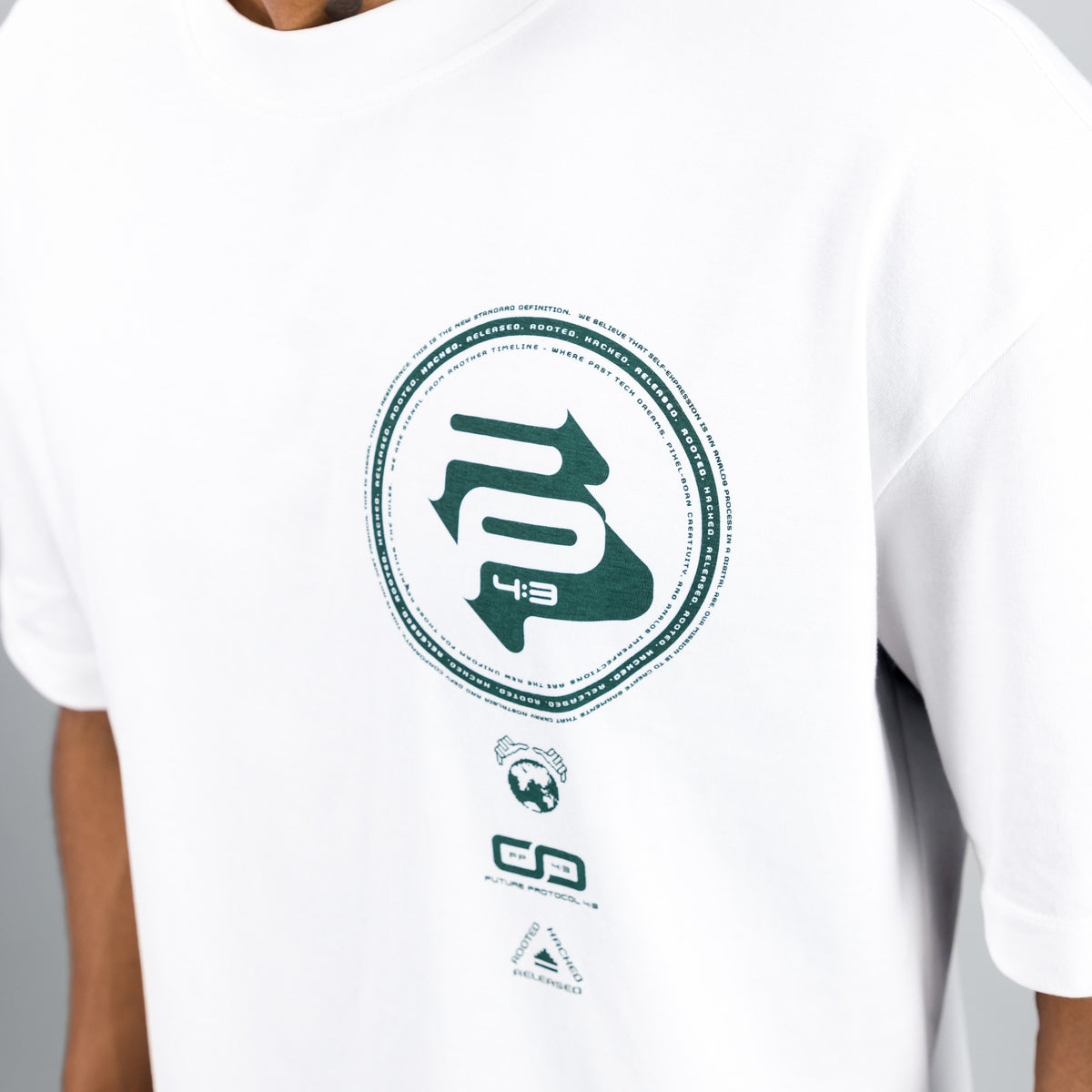 R0UL3TT3 Tee  - White
