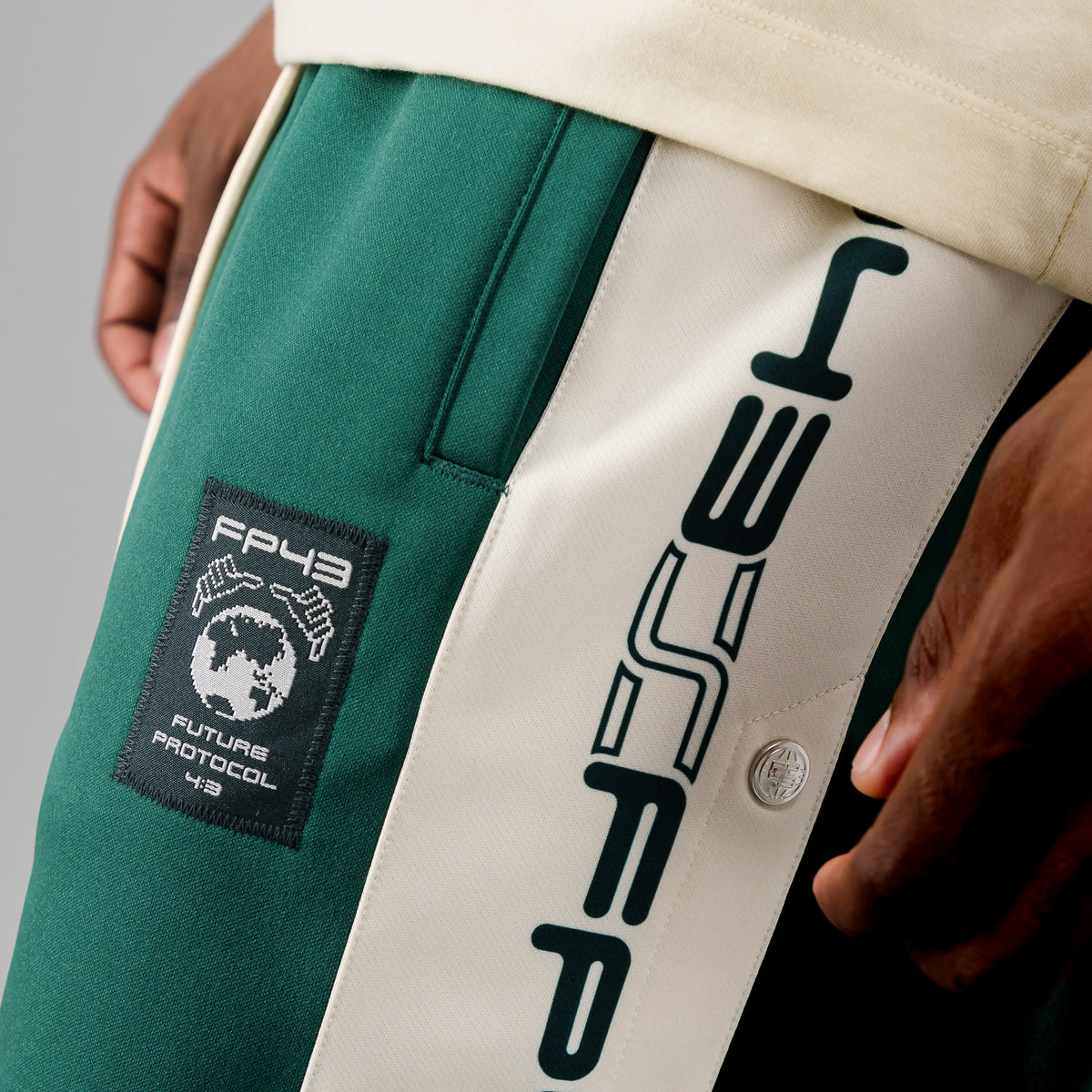 P0W3RSL1D3 Woven Short  - Dark Green