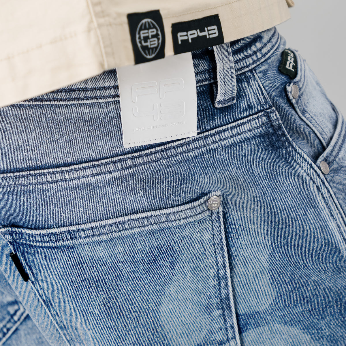 BLU3 0RB Jeans  - Bleach