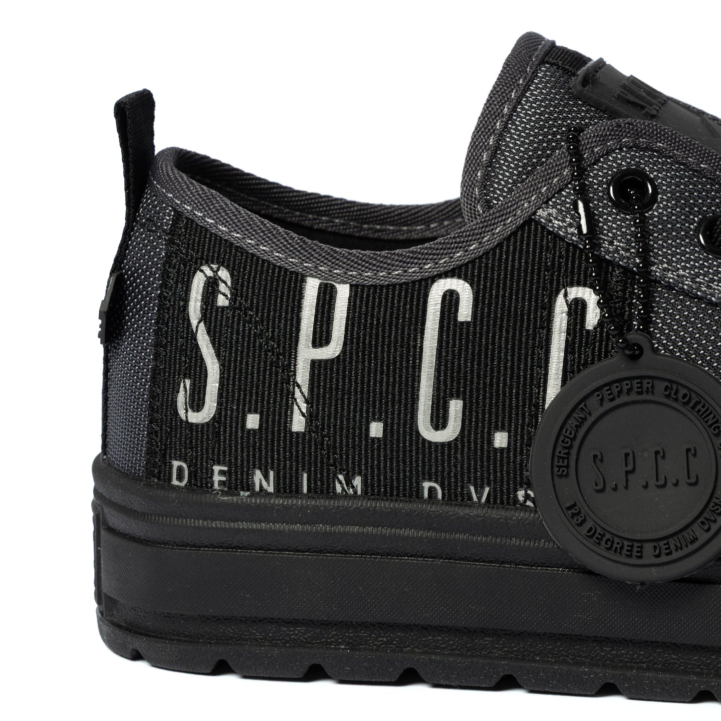 Surge Delta Lo Sneakers  - Dark Grey